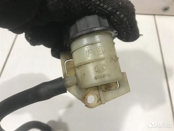 Бачок главного цилиндра сцепления Opel Zafira B 2