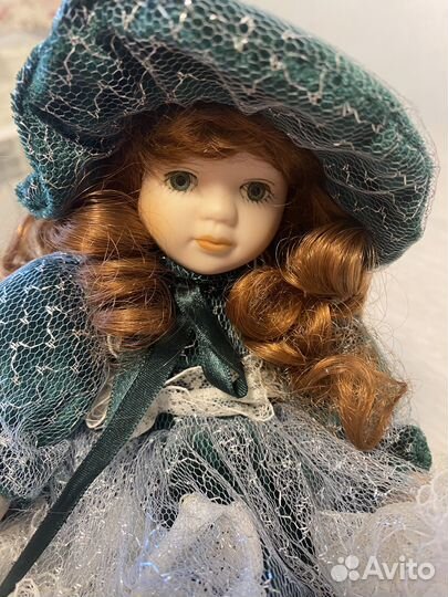 Кукла фарфоровая механическая с музыкой