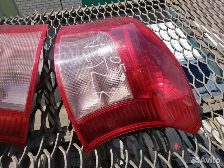 Фонарь задний Toyota Vitz 90 кузов