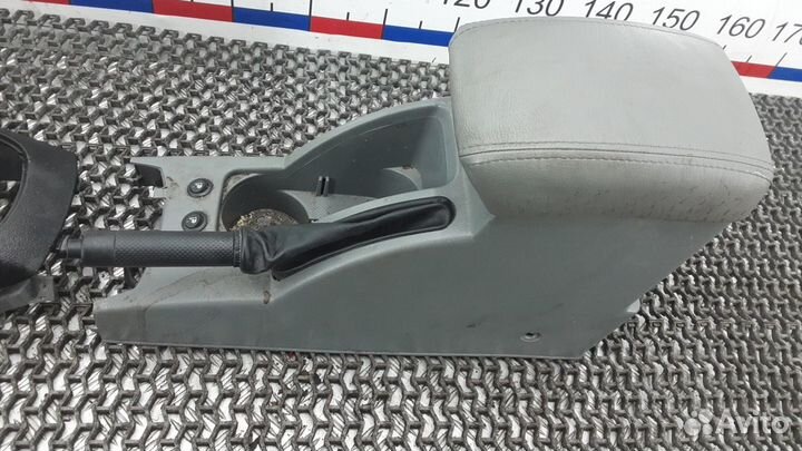 Подлокотник центральный на Шевроле Лачетти