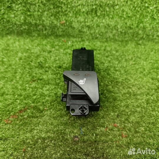 Кнопка обогрева сидений передняя правая Kia 3