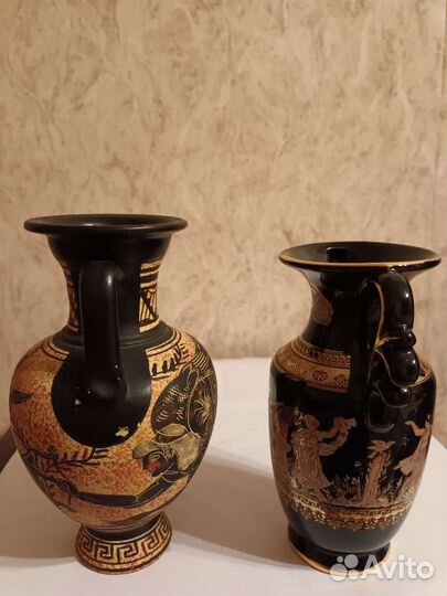 Амфора,фарфоровая,привезены оттуда.Греция