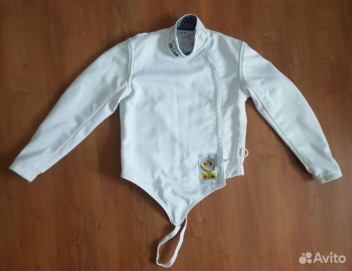 Куртка, набочник и брюки для фехтования