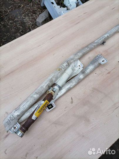 Шторка безопасности Toyota Avensis T250