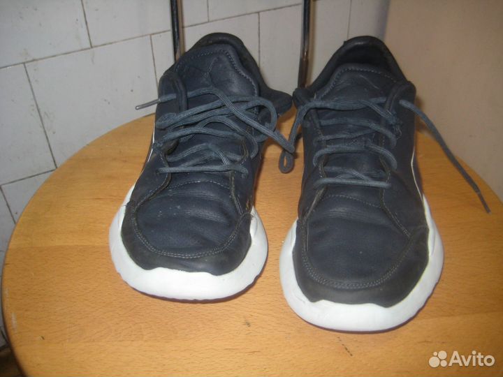 Кроссовки 