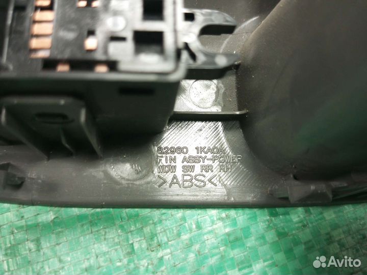 Кнопка стеклоподъемника Nissan Juke 829601KA0A