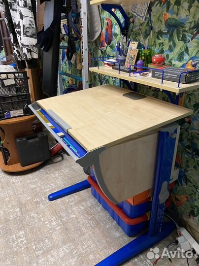 Растущая парта и стул дэми с полками б/у