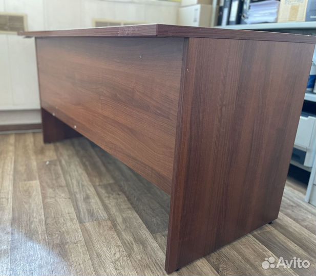 Письменный стол офисный