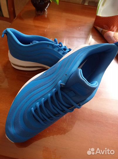 Кроссовки новые