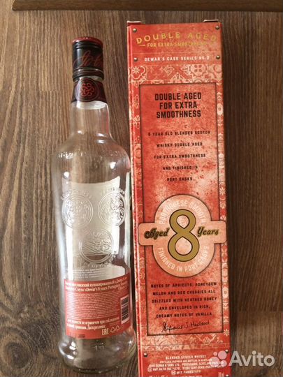 Бутылки в подарочной коробке джин/ виски