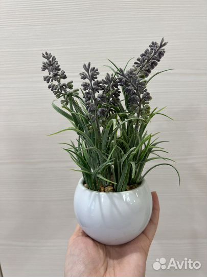 Искуственный декоративный цветок в плошке