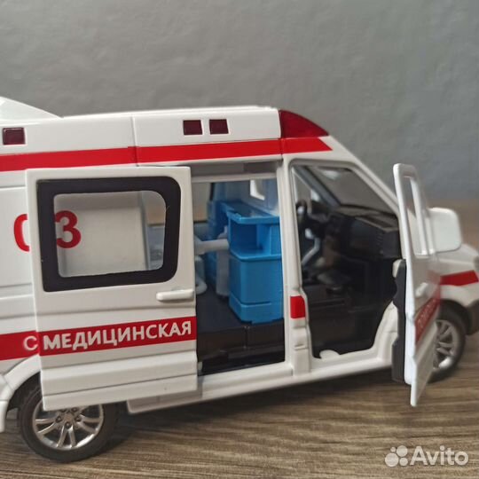 Машинки металлические скорая помощь инерционная
