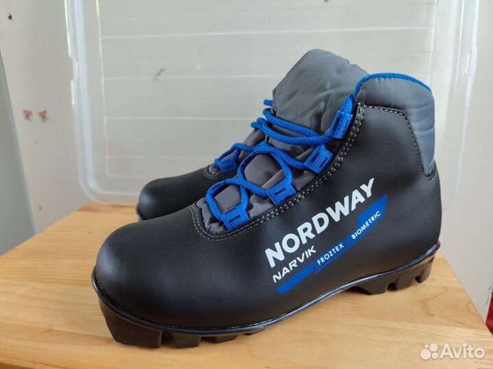 Беговые лыжи 140 + палки + ботинки