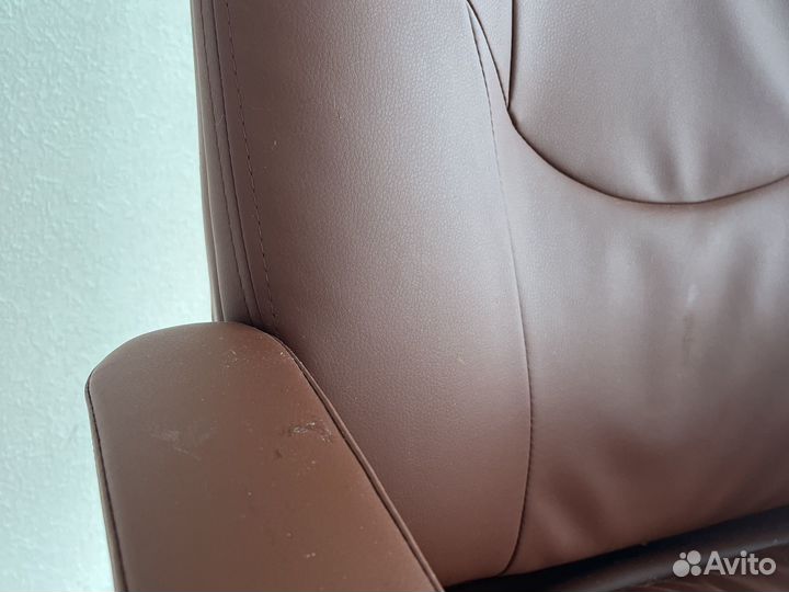 Кресло офисное коричневое