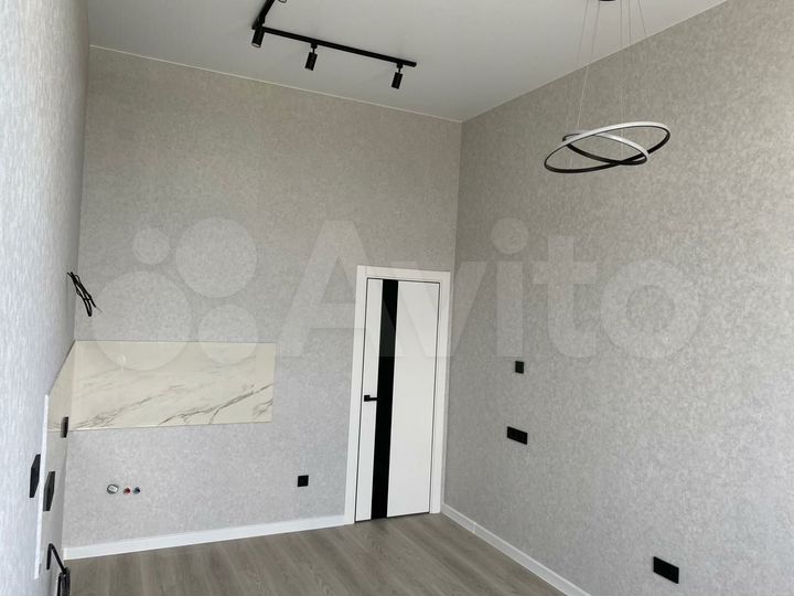 2-к. квартира, 55 м², 1/14 эт.