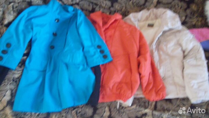 Продаются детские вещи и обувь.на выход И дома