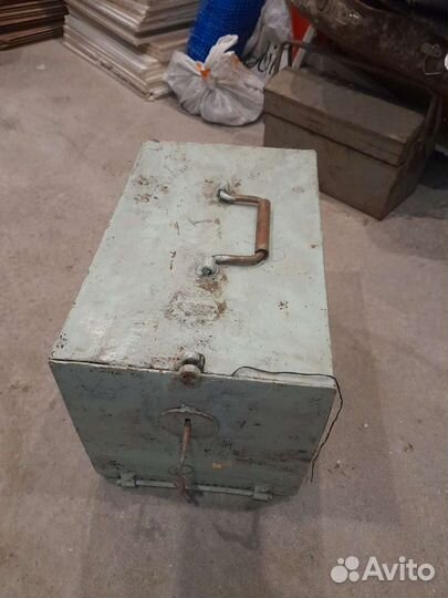 Сейф металлический