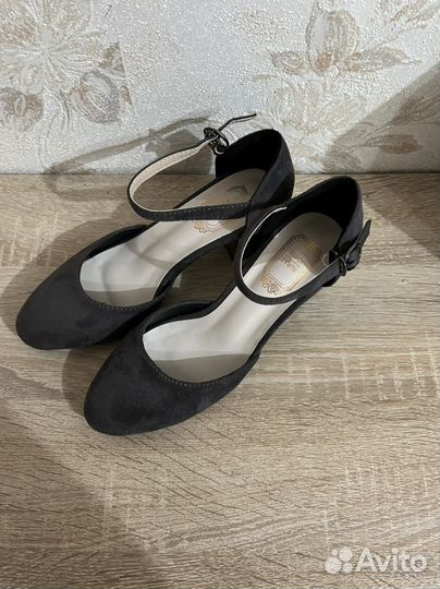 Босоножки новые 36