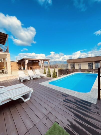 Дом 210 м² на участке 6 сот.