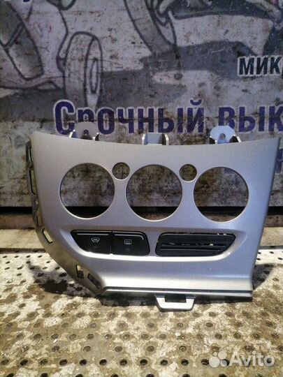 Рамка магнитолы Ford Focus