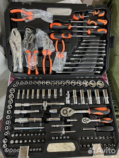 Набор ключей и головок новый