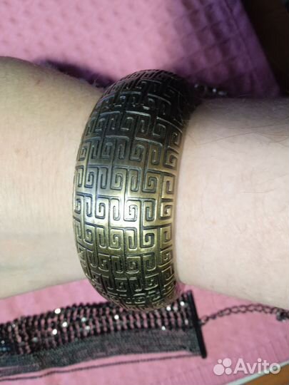 Браслеты и заколки для волос