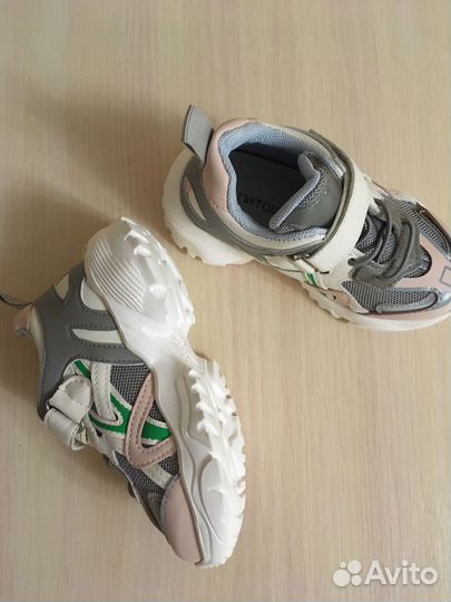 Кроссовки для девочки