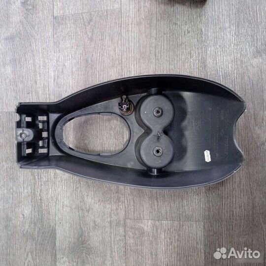 Консоль между сидений Renault Logan