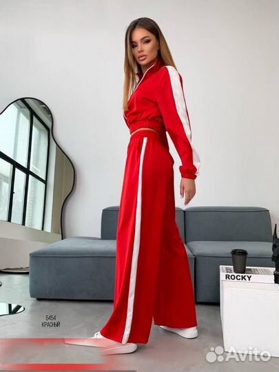 Спортивный костюм с широкими штанами