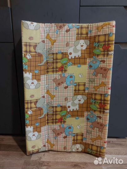 Пеленальная доска на кроватку