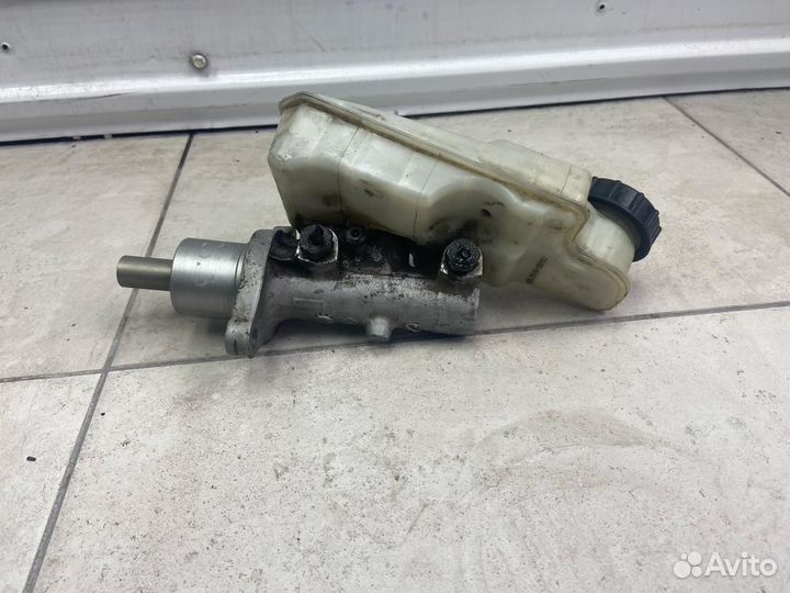 Главный тормозной цилиндр Ford Focus 2