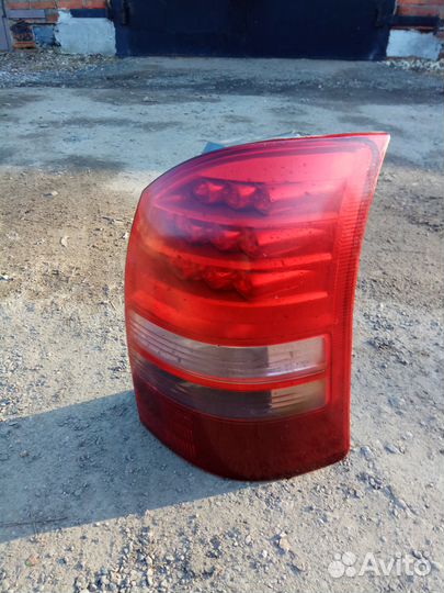 Задний правый стоп от toyota wish