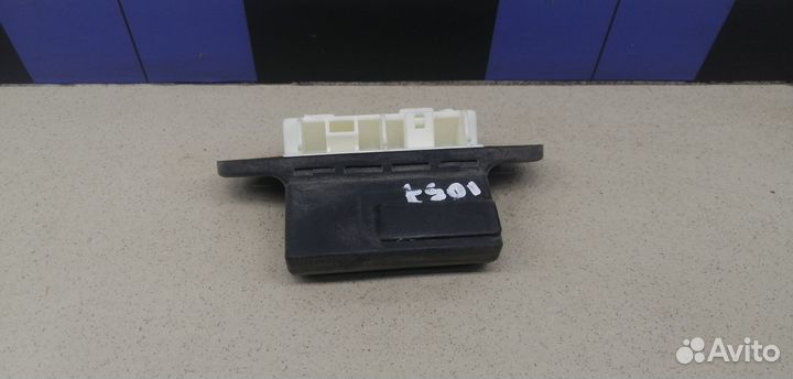 Кнопка открывания багажника RAV 4 2013