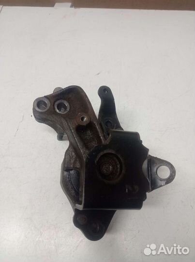 Опора двигателя правая Toyota Prius 20