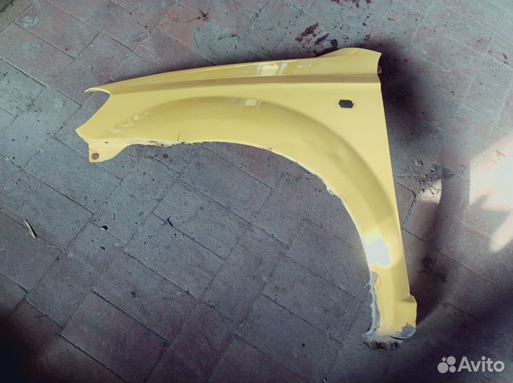 Крыло переднее левое