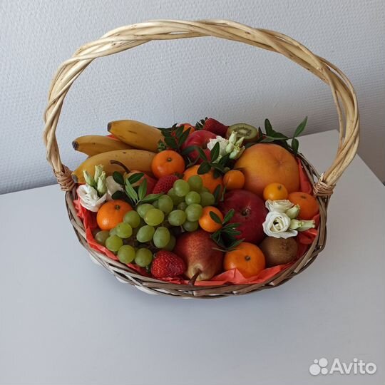 Корзина с фруктами