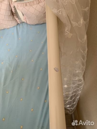 Детская кроватка с маятником и ящиком