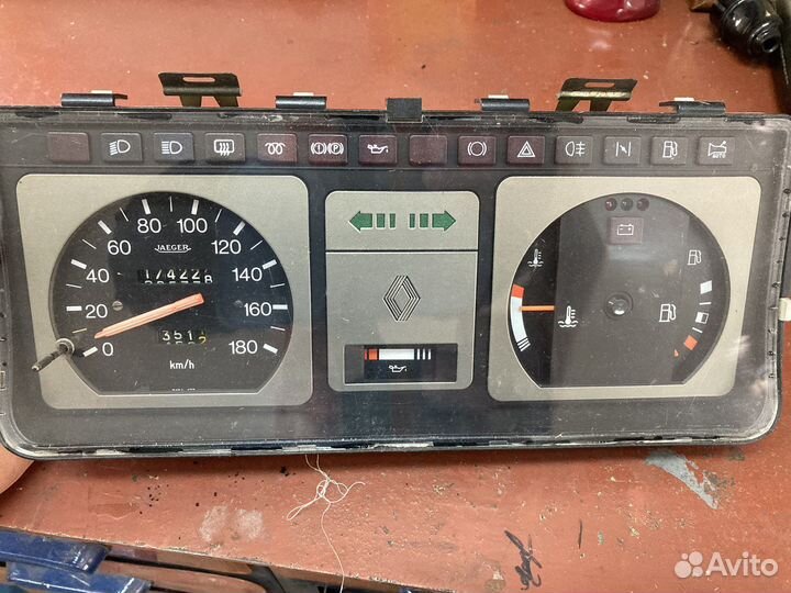 Приборная панель renault 9