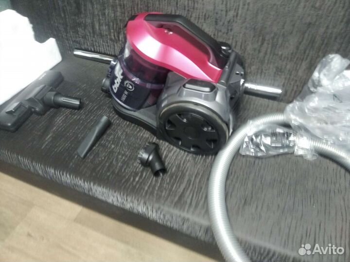 Новый пылесос BBK безмешковый контейнер 2л