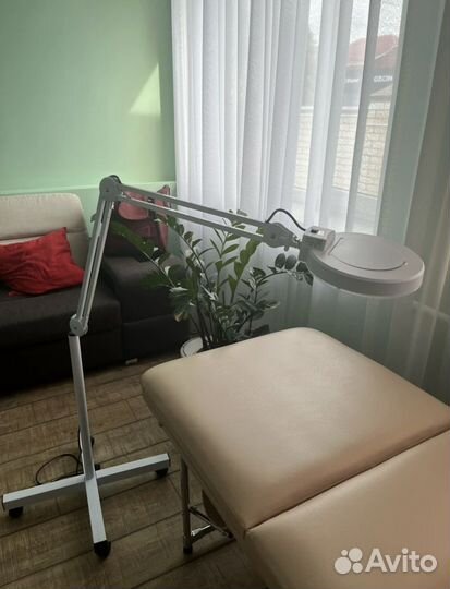 Лампа лупа напольная, на колесах, новая