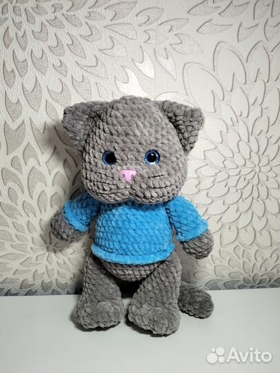 Котик вязаный ручной работы