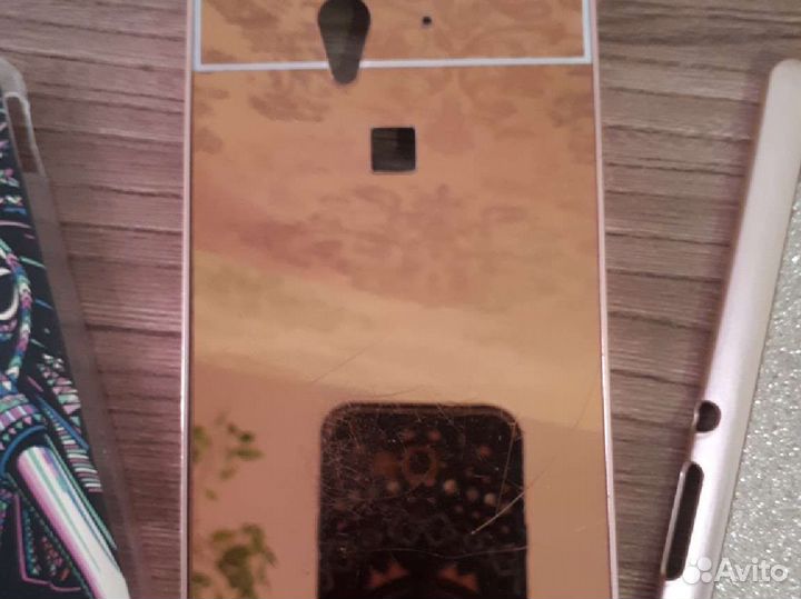 Чехлы на телефон