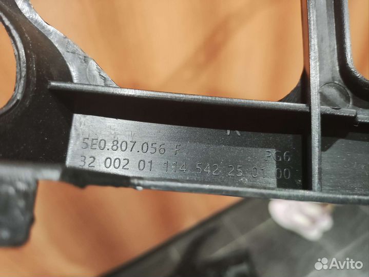 Кронштейн бампeра переднего Octavia 3 А7 2017-2020