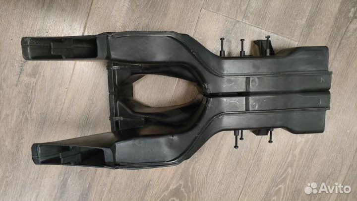 Воздуховод Audi A8 D3 6.0 BHT 2008