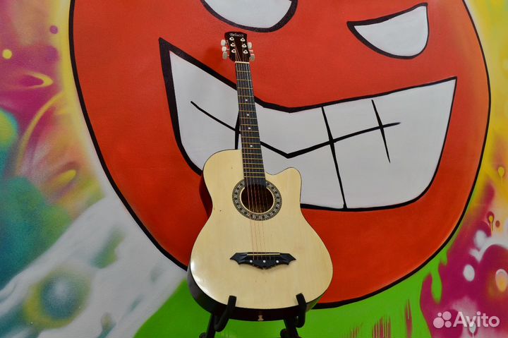 Гитара акустическая натуральная на Дзержинского