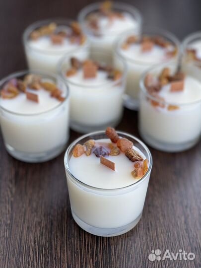 Свеча с янтарем из соевого воска