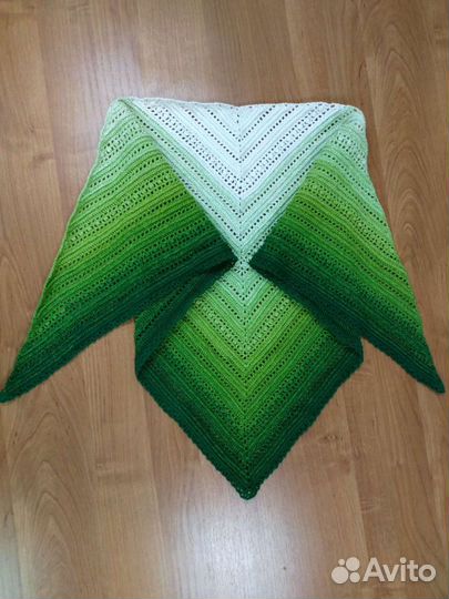 Бактус / платок вязаный крючком
