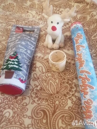 К Новому году плакат, олень, подсвечник, сумка