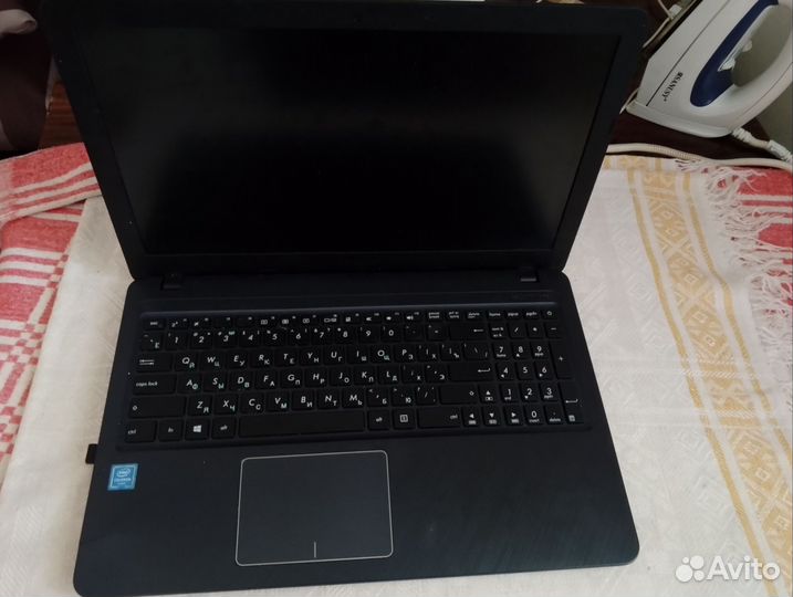 Ноутбук офисный бу, в комплекте мышка и коврик