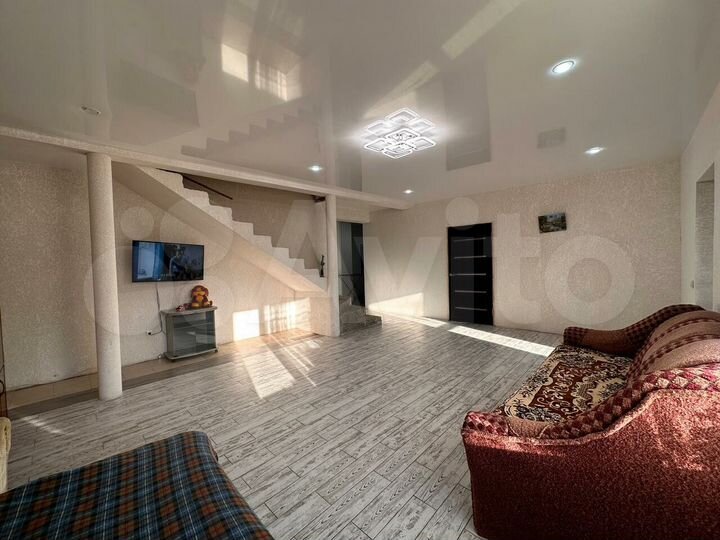 Дом 223 м² на участке 6 сот.